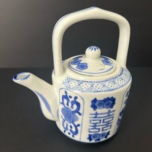 Vintage Chinese Blue and White‎ Floral Pattern Design 5” Teapot w| Removable Lid